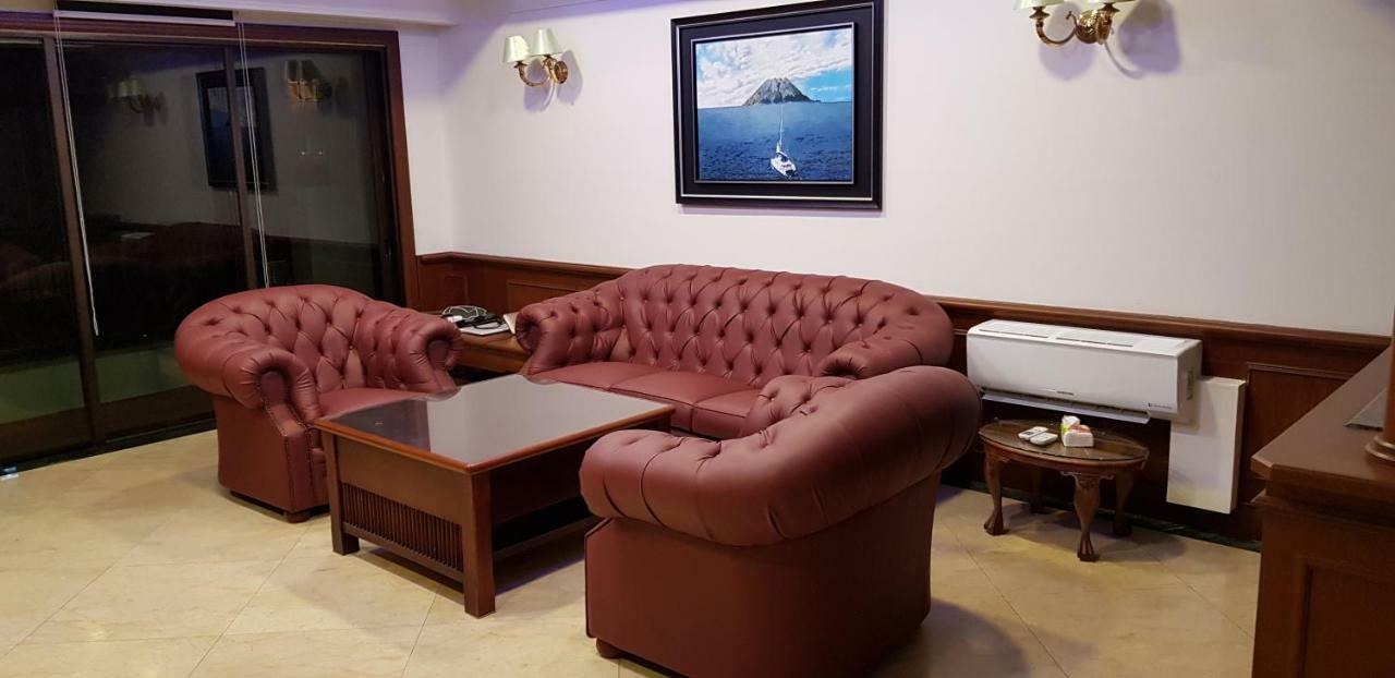 Marina Court Luxury Penthouse Aparthotel Кота Кинабалу Екстериор снимка