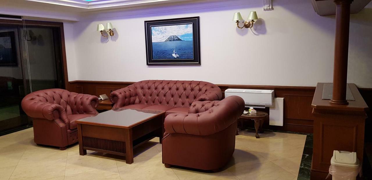Marina Court Luxury Penthouse Aparthotel Кота Кинабалу Екстериор снимка